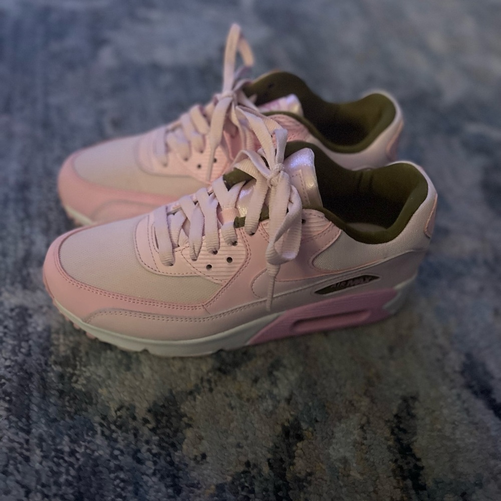 EUC Nike Women's Air Max 90 Pink Sneakers